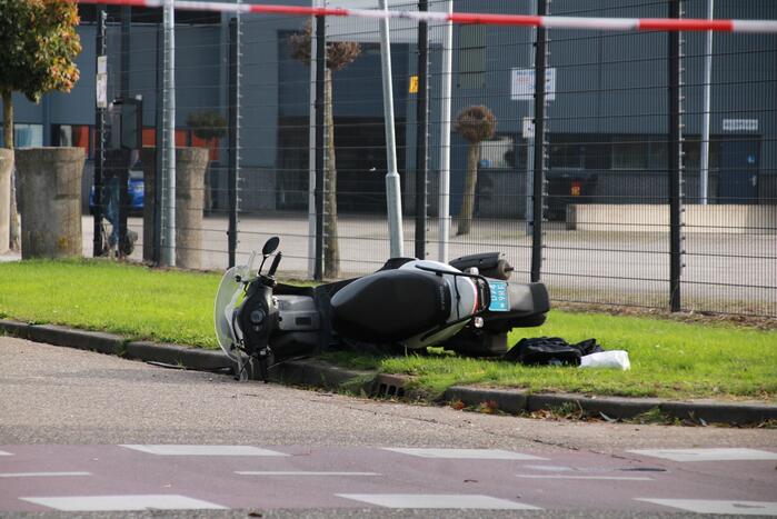 Tesla in botsing met scooter