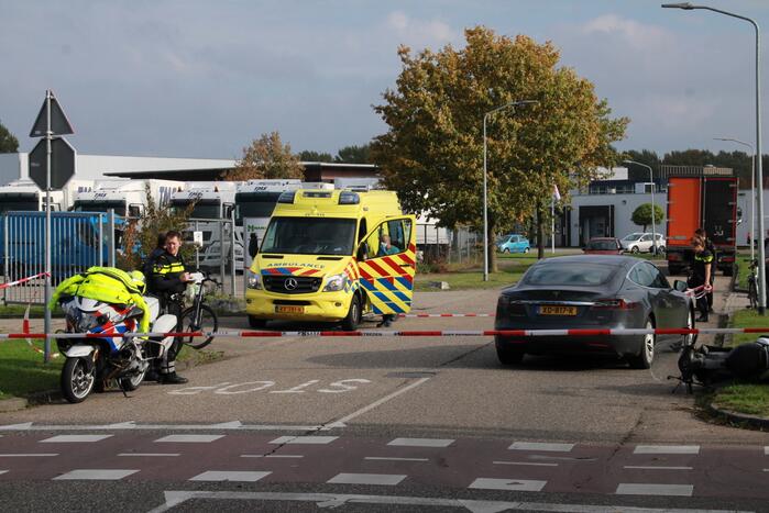 Tesla in botsing met scooter