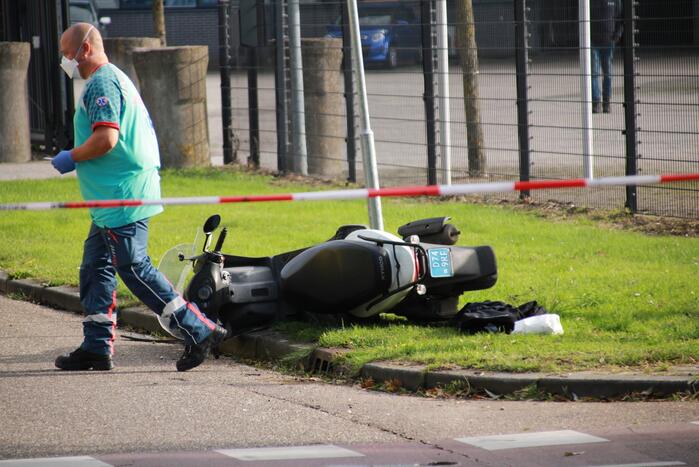 Tesla in botsing met scooter