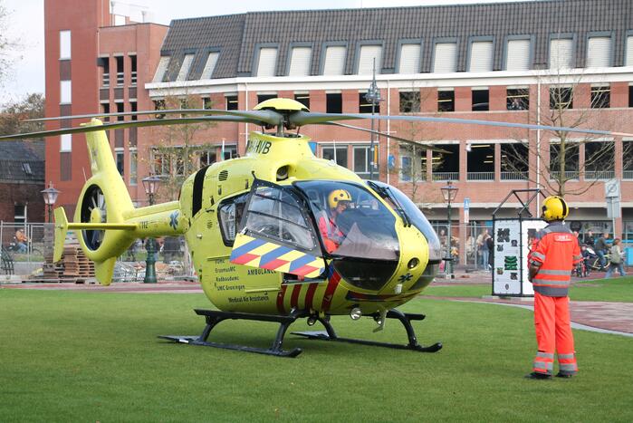 Traumahelikopter landt voor ongeval in huis
