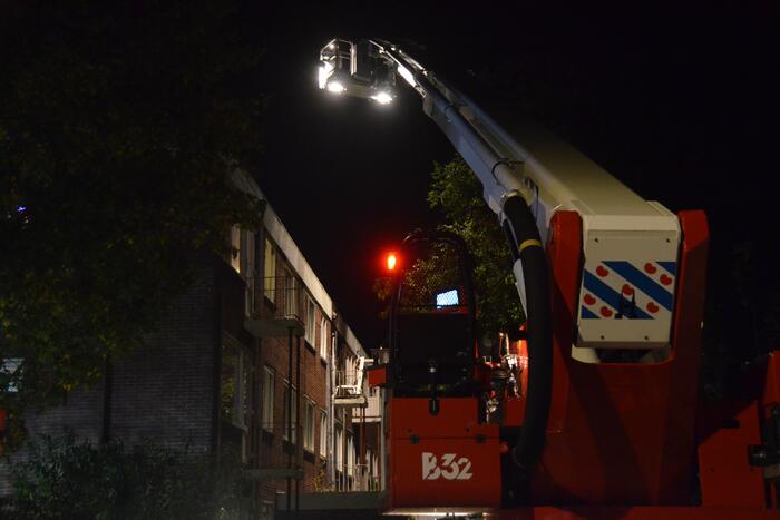 Grote uitslaande brand in portiekflat