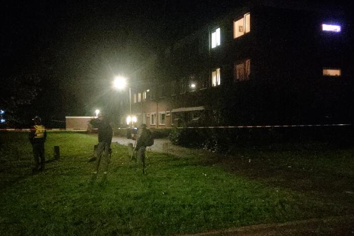 Mogelijk explosief en wietplantage aangetroffen naast uitgebrande woning