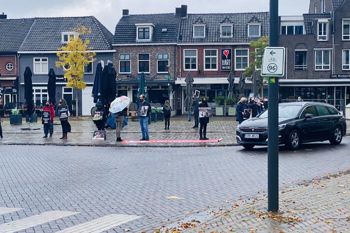Demonstratie tegen varkenswinkel Oijink