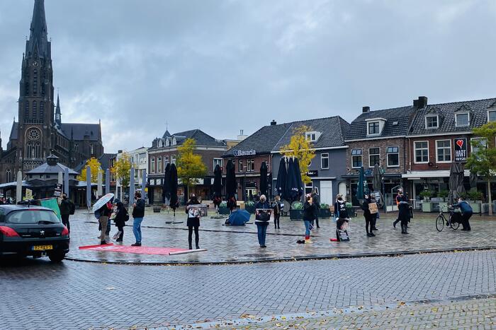 Demonstratie tegen varkenswinkel Oijink