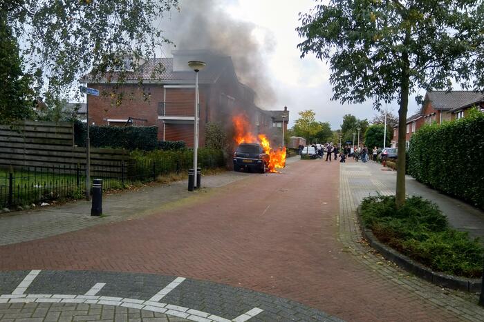 Auto gaat in vlammen op