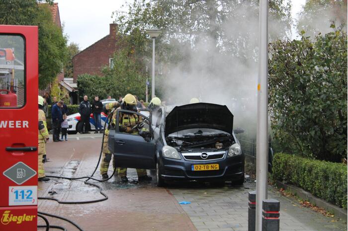 Auto gaat in vlammen op