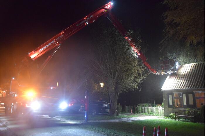 Openhaard zorgt voor beginnende dakbrand