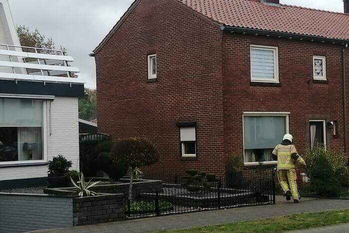 Brommer in schuur vat vlam