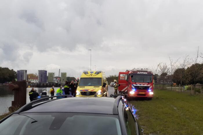 Man overleden na te water raken in Twentekanaal