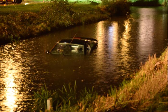 Auto raakt te water