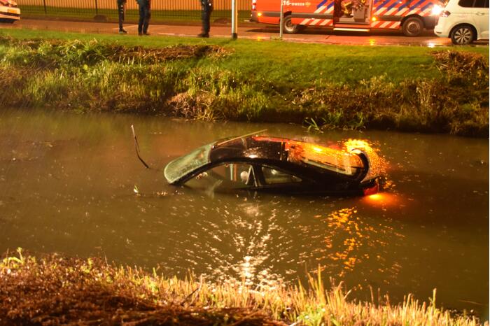 Auto raakt te water
