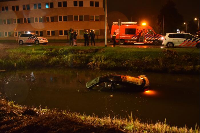 Auto raakt te water