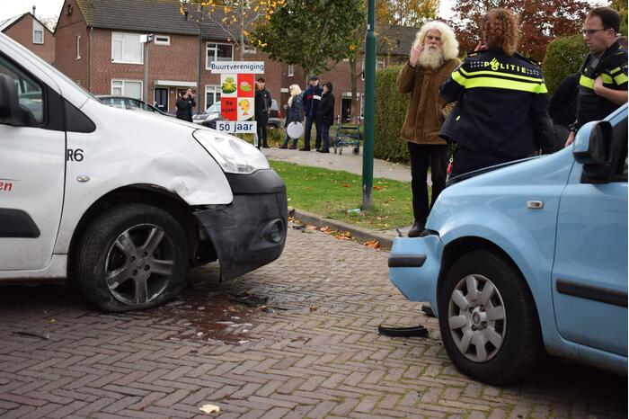 Drie voertuigen betrokken bij aanrijding op kruising