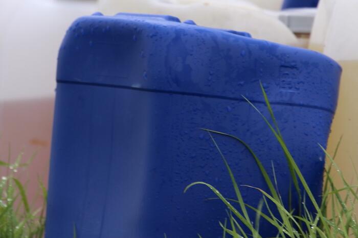 Jerrycan aangetroffen in het water