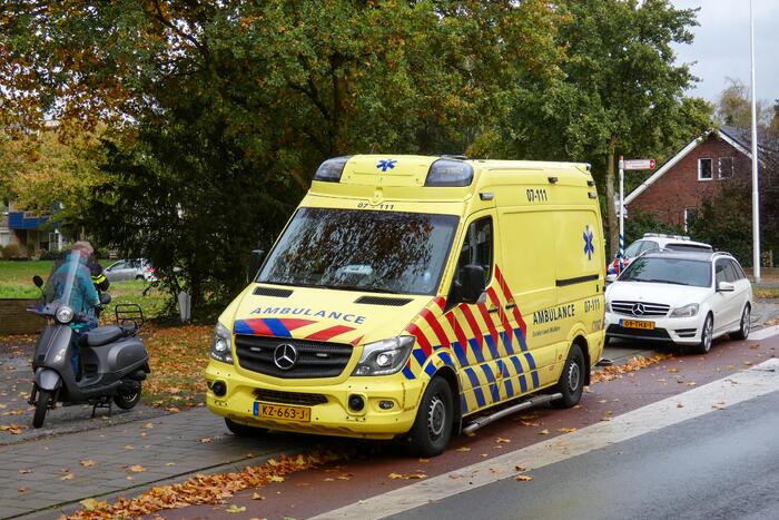 Scooterrijder aangereden op rotonde