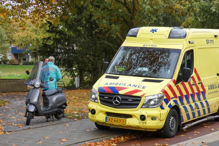 Scooterrijder aangereden op rotonde
