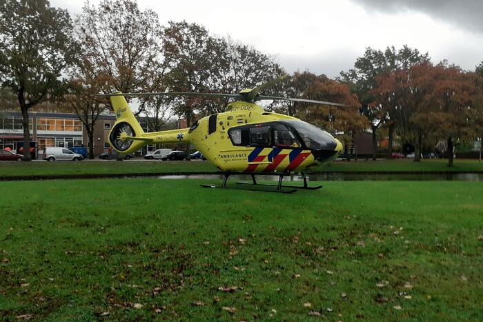 Persoon gewond na aanrijding met auto