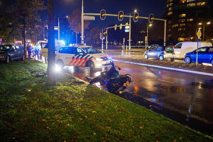 Twee gewonden bij aanrijding tussen motor en fiets