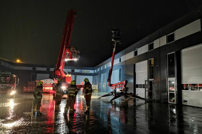 Twee personen vast in hoogwerker