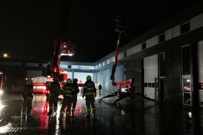 Twee personen vast in hoogwerker