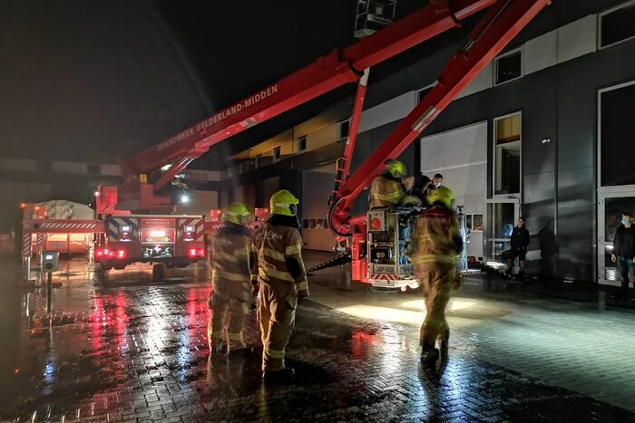 Twee personen vast in hoogwerker