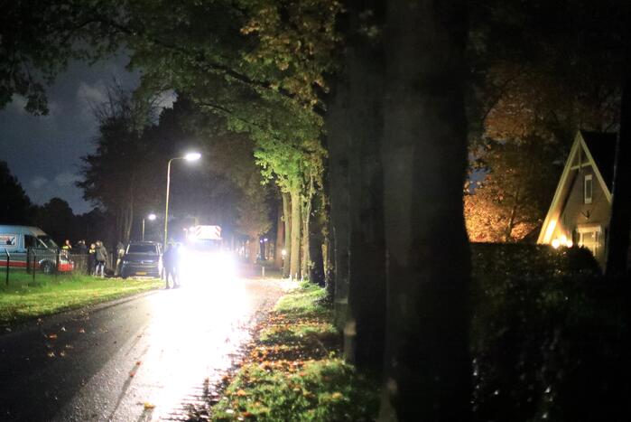 Man met verward gedrag op dak van woning