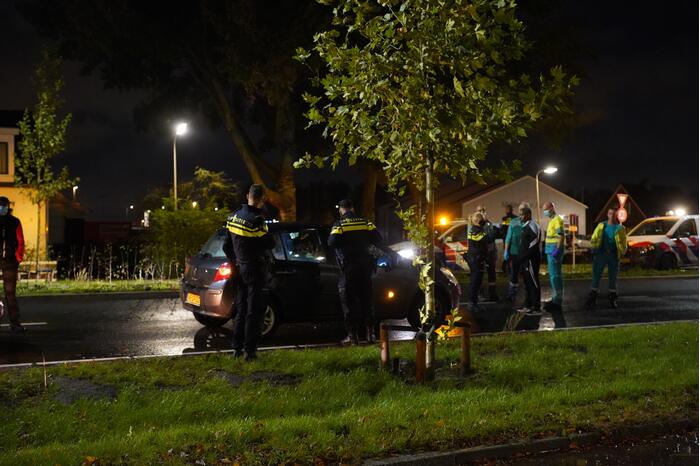 Ruiten van auto ingeslagen nadat bestuurder niet reageert