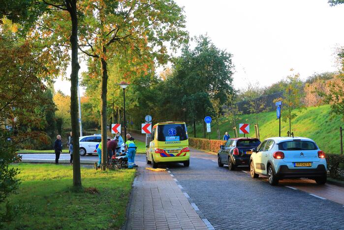 E-bikster gewond na botsing met bestelbus