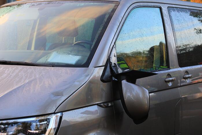 E-bikster gewond na botsing met bestelbus