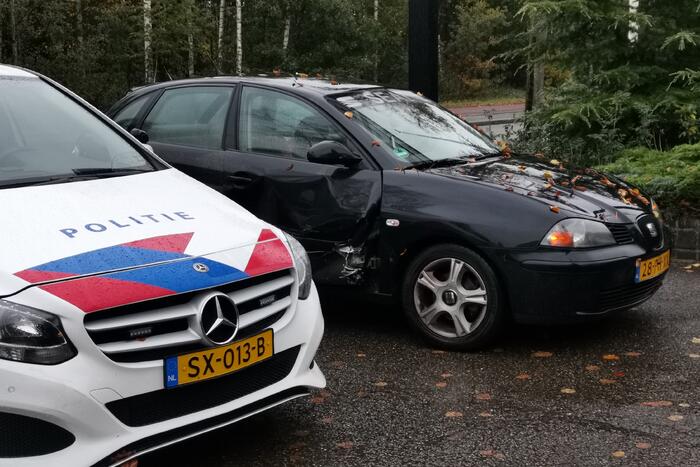 Schade na aanrijding tussen twee auto's