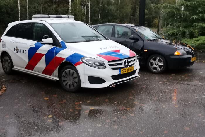 Schade na aanrijding tussen twee auto's