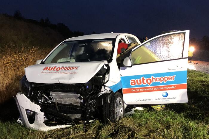 Ongeval tussen bestelbus en personenauto