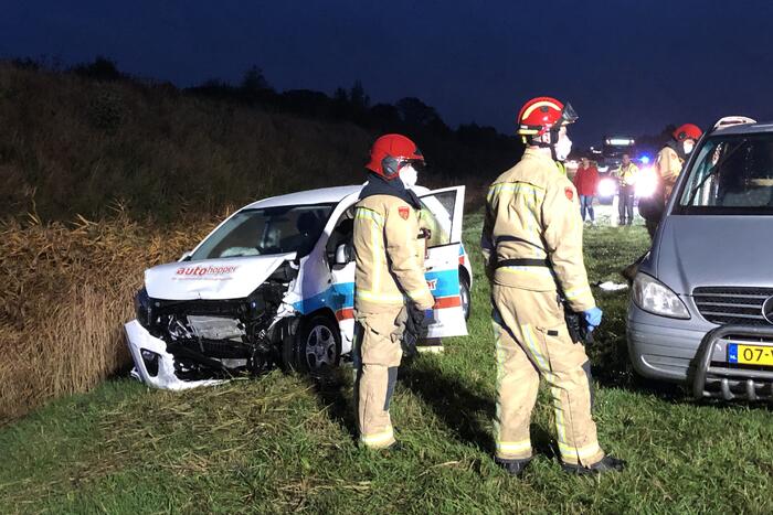 Ongeval tussen bestelbus en personenauto