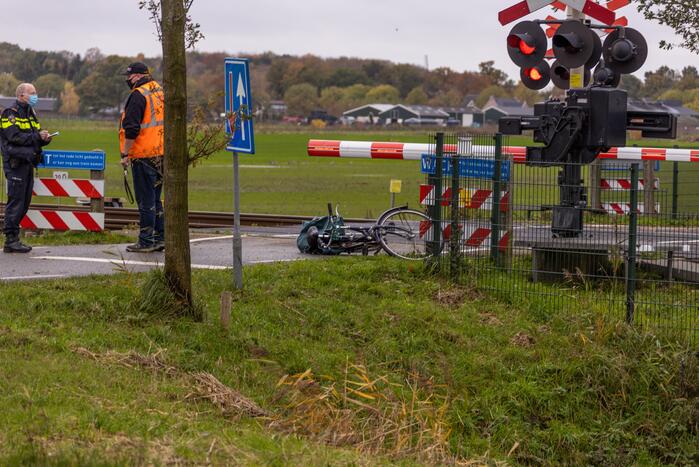 Geen treinverkeer door aanrijding met fietser
