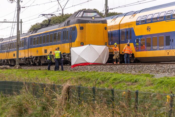Geen treinverkeer door aanrijding met fietser