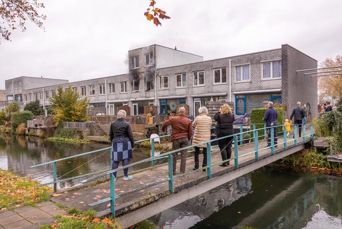Uitslaande brand in slaapkamer woning
