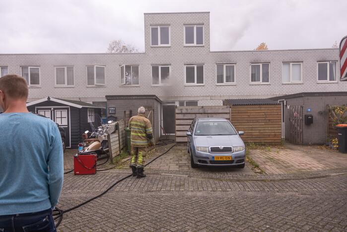Uitslaande brand in slaapkamer woning