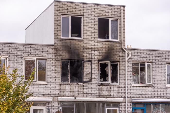 Uitslaande brand in slaapkamer woning