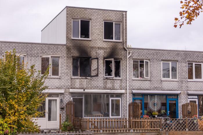 Uitslaande brand in slaapkamer woning