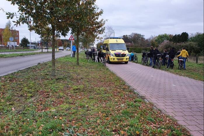 Twee fietsers botsen op fietspad tegenover ziekenhuis