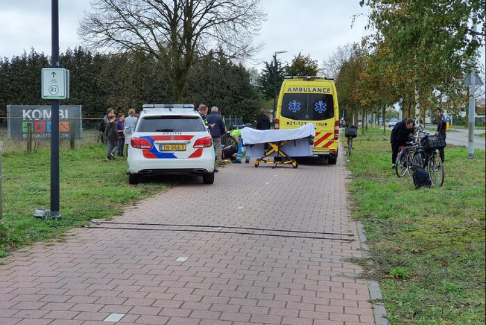 Twee fietsers botsen op fietspad tegenover ziekenhuis
