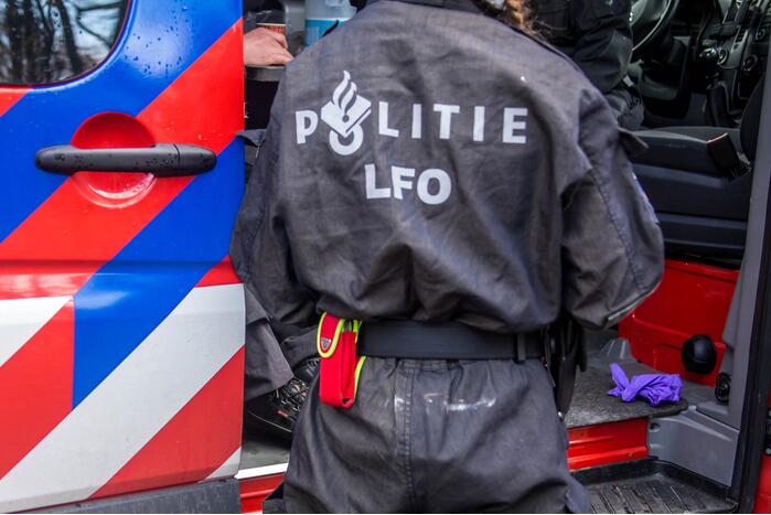 Politie doet inval in loods en vindt 2 000 liter chemicaliën voor gevaarlijke drug Fentanyl