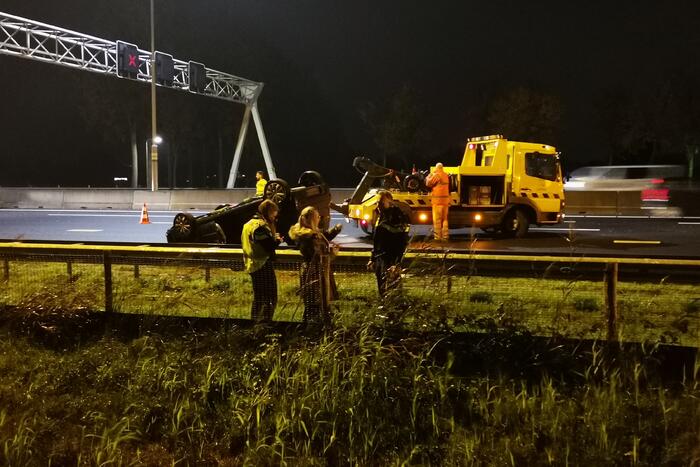 Persoon gewond bij ongeval met voertuig ondersteboven