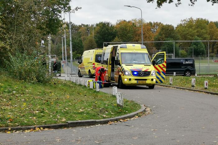 Traumahelikopter landt voor ongeval met voetganger en personenauto
