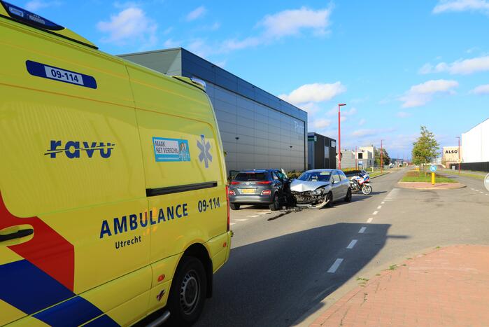 Veel schade bij botsing op kruispunt