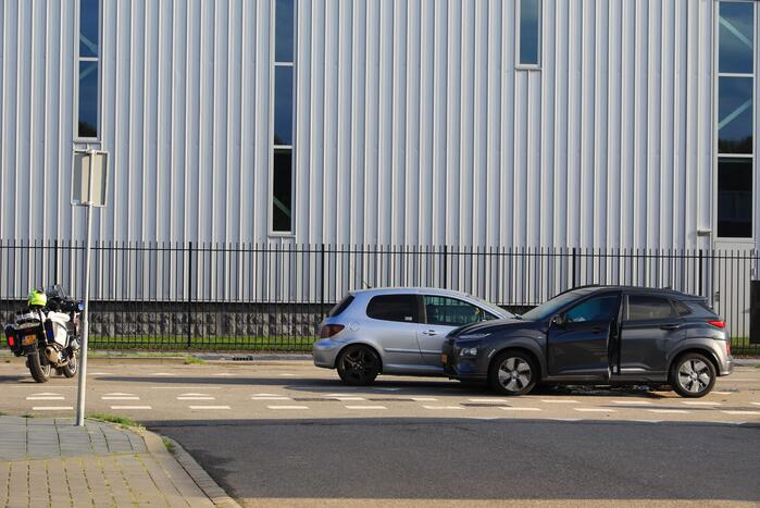 Veel schade bij botsing op kruispunt
