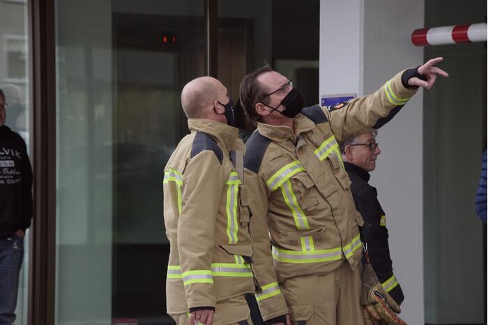 Hoogtebalk komt tegen sprinklerinstallatie met waterballet als gevolg