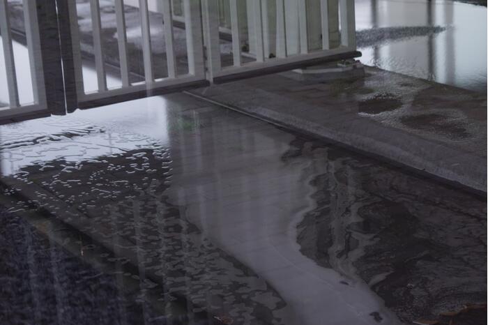 Hoogtebalk komt tegen sprinklerinstallatie met waterballet als gevolg