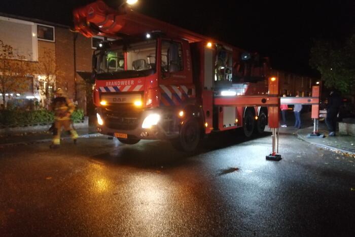 Brandweer blust schoorsteenbrand