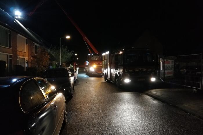 Brandweer blust schoorsteenbrand